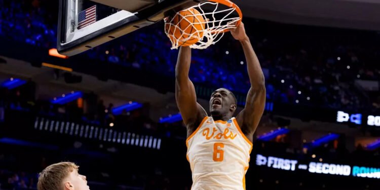Tennessee basketball's DeWayne Brown
