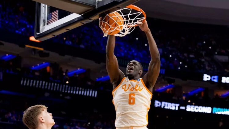 Tennessee basketball's DeWayne Brown