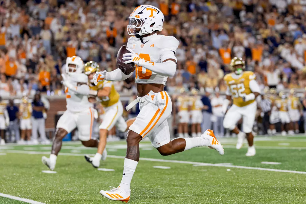 Defensive back Dejuan Lane #10 of the Tennessee Volunteers 