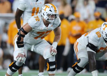 Tennessee offensive lineman Jesse Perry