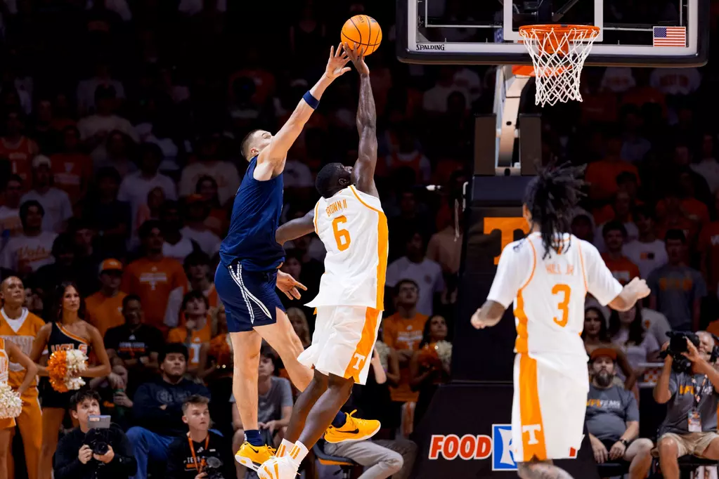 KNOXVILLE, TN - October 15, 2026 - Forward DeWayne Brown II #6 of the Tennessee Volunteers during an exhibition game between the Xavier Musketeers and the Tennessee Volunteers at Food City Center in Knoxville, TN. Photo By Andrew Ferguson/Tennessee Athletics